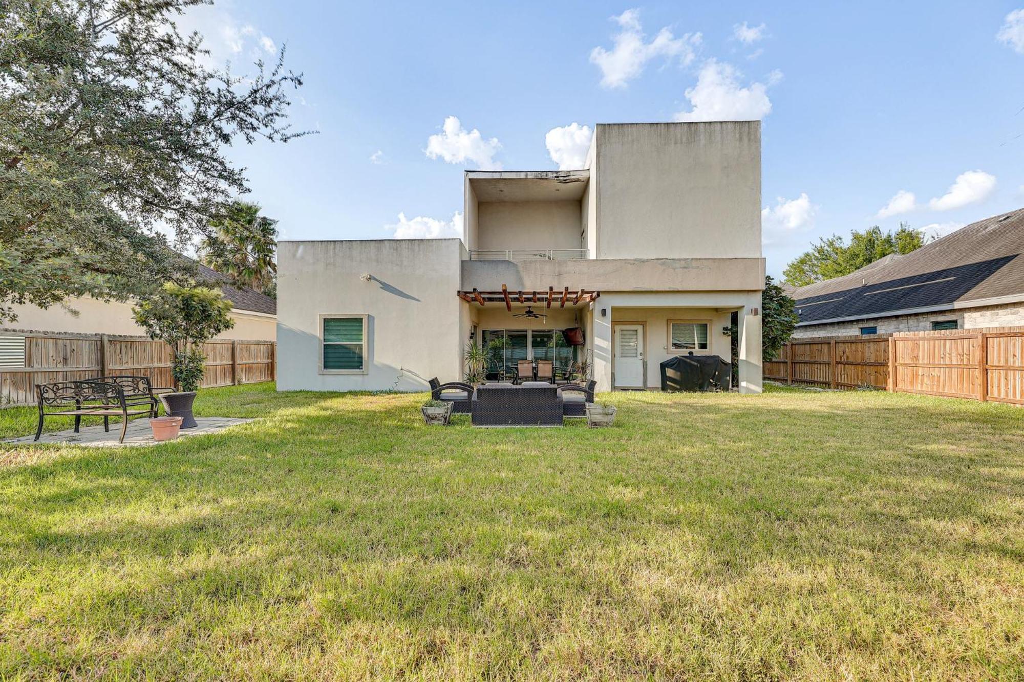 Colorful Mcallen Home With Covered Patio Exterior photo