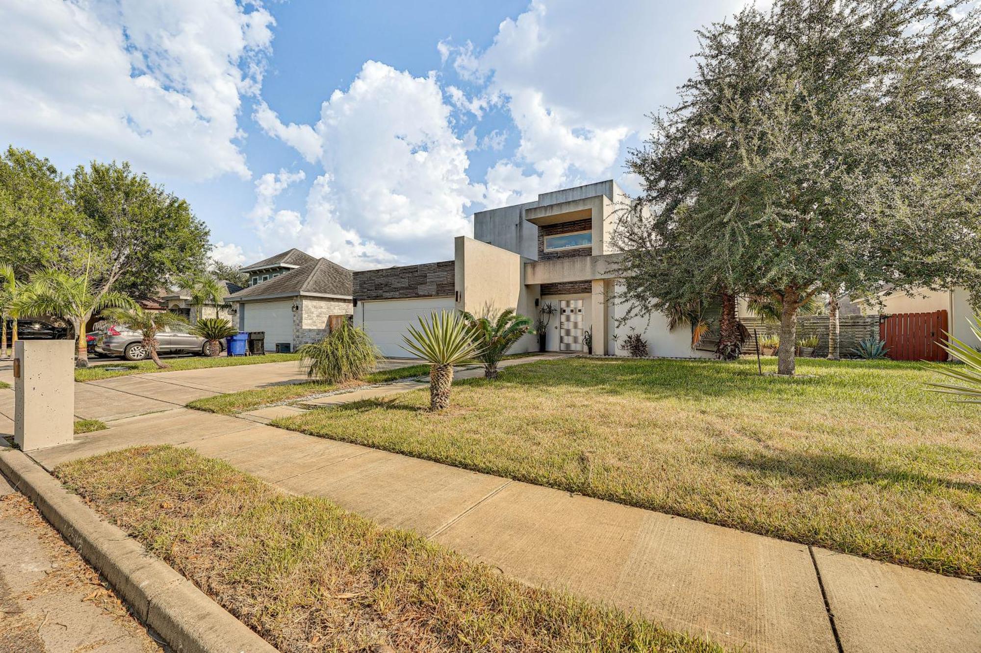 Colorful Mcallen Home With Covered Patio Exterior photo